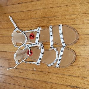 New Tahari sandals